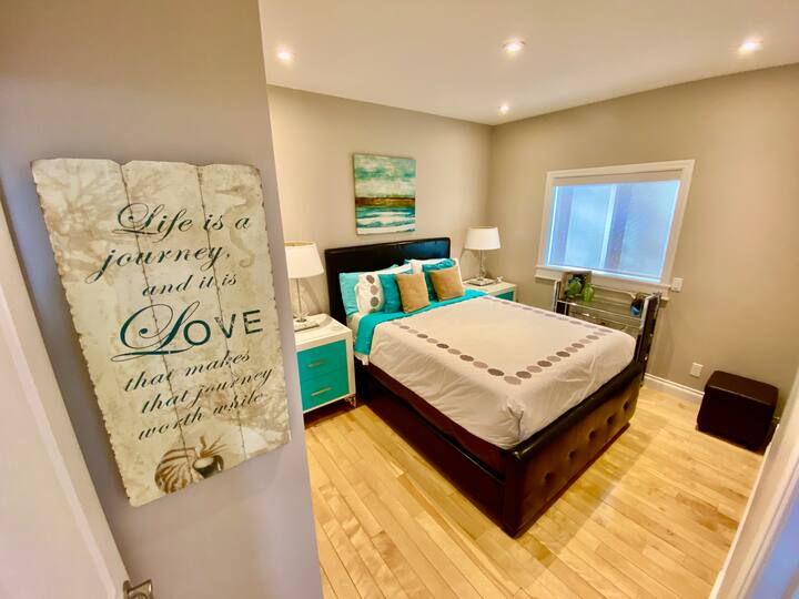 2号卧室，壁柜空间充足。