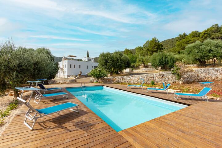 Villa & Trullo with Pool, Terrace and Parking