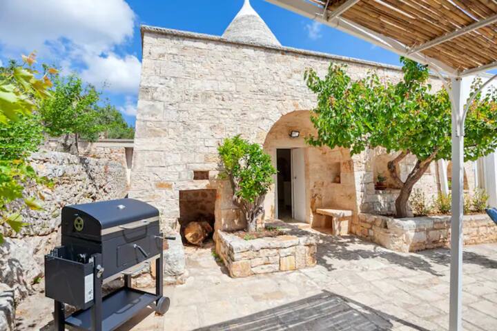 Villa & Trullo with Pool, Terrace and Parking gallery image 3