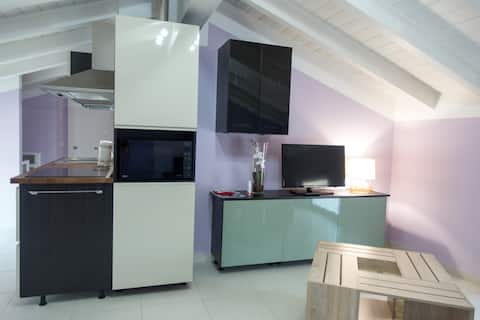 Annuncio Airbnb popolare: Viole Apartment | Attic in the historic center a Arona