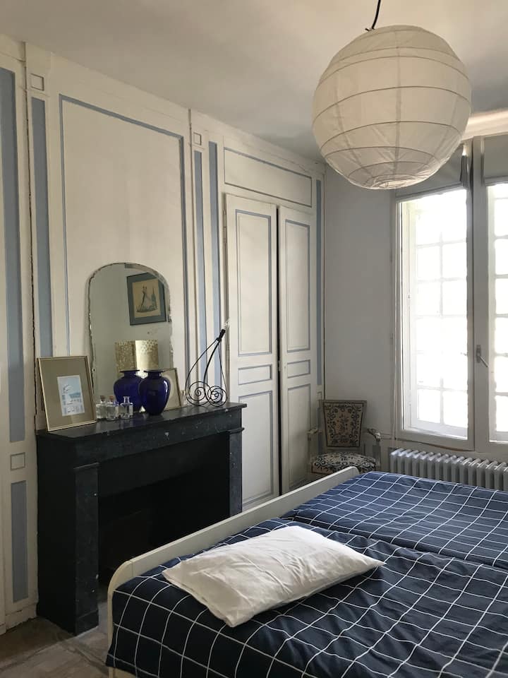 חדר שינה מיטת קווין 1m80 
