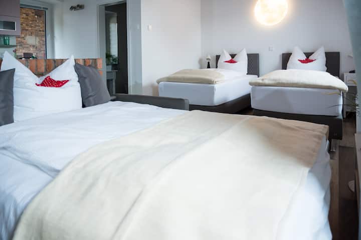 4* Vitanda vya hoteli Boxspring vyenye mito ya juu na mito ya msingi ya cherry kwa ajili ya ustawi wa kibinafsi