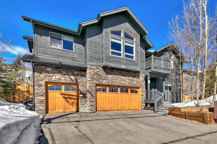 Air Conditioning, Private Hot Tub, Pet Friendly, Near Lake, Bunks, Extra Kids Allowed - South Lake Tahoe, CA