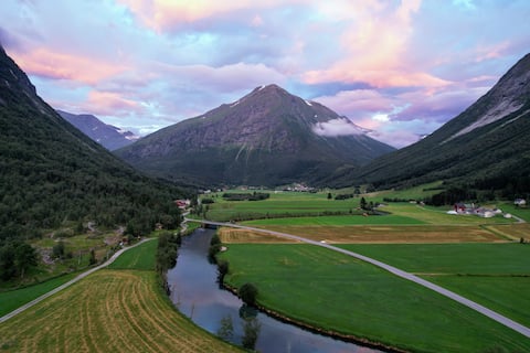 Top Airbnb: Helset Cabin 2, Hellesylt in Stranda