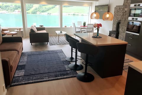 Panoramic apartment in Olden with fjord view (3 rooms)