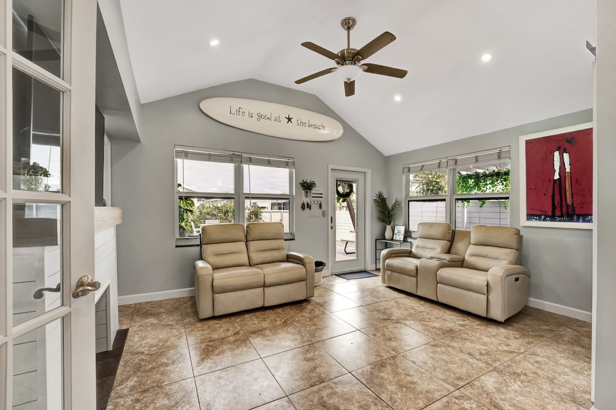 Popular Airbnb listing: Beach House East of A1A,Hot Tub,Courtyard in Boynton Beach