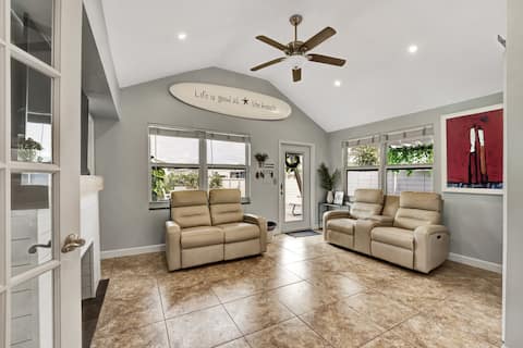 Popular Airbnb listing: Beach House East of A1A,Hot Tub,Courtyard in Boynton Beach