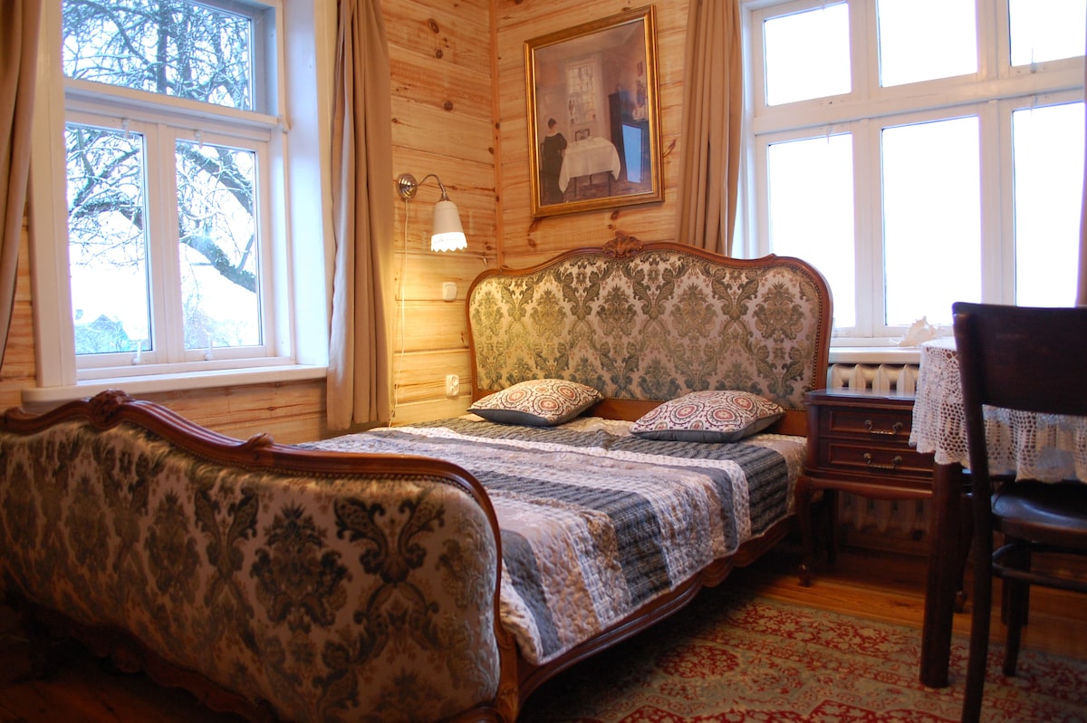 Very comfortable bed with slant control 