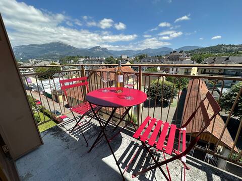 Apartment with a view and close to the city center