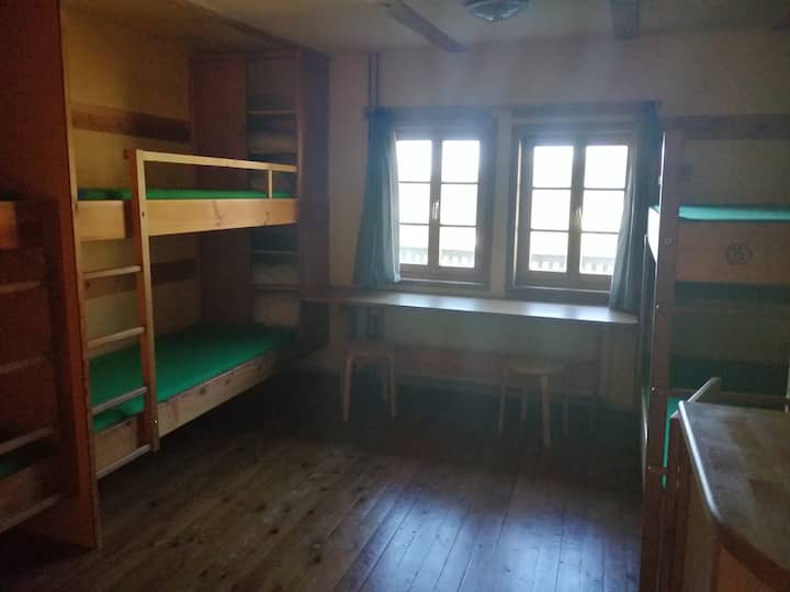 Chumba cha kulala  4 "Bärenhöhle", 2x2 maeneo ya kulala katika vitanda bunk (90x200), kulala 2 katika kitanda mara mbili 140x200)