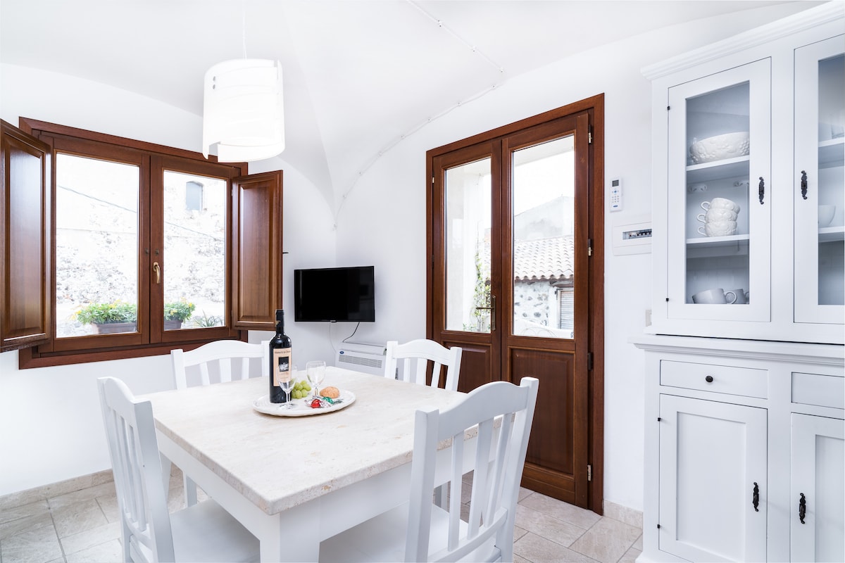 Top Airbnb: Domo Mea Chelu • Comfort in the heart of Orosei in Orosei