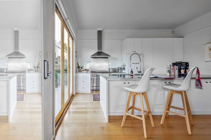 Bridport Beach House gallery image 5