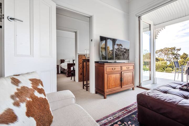 Bridport Beach House gallery image 2