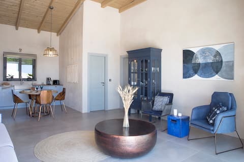 Popular Airbnb listing: Casa Assisi Luxury New Villa with Private pool in Δήμος Αργοστολίου
