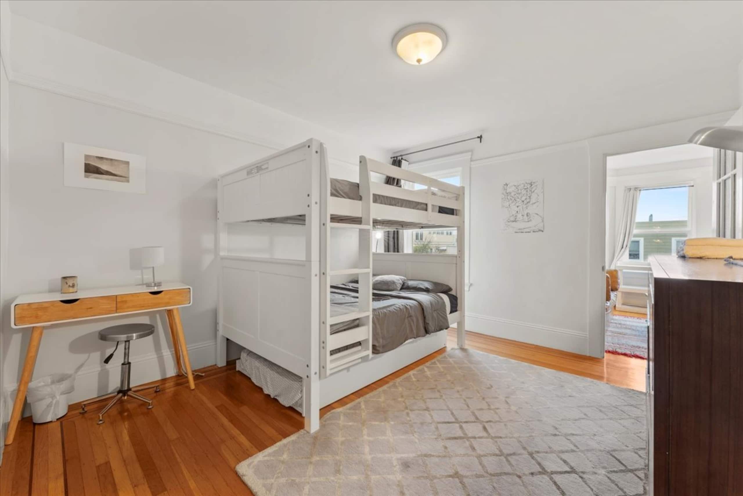 Home in San Francisco · ★4.77 · 4 bedrooms · 8 beds · 2.5 baths - Image 63