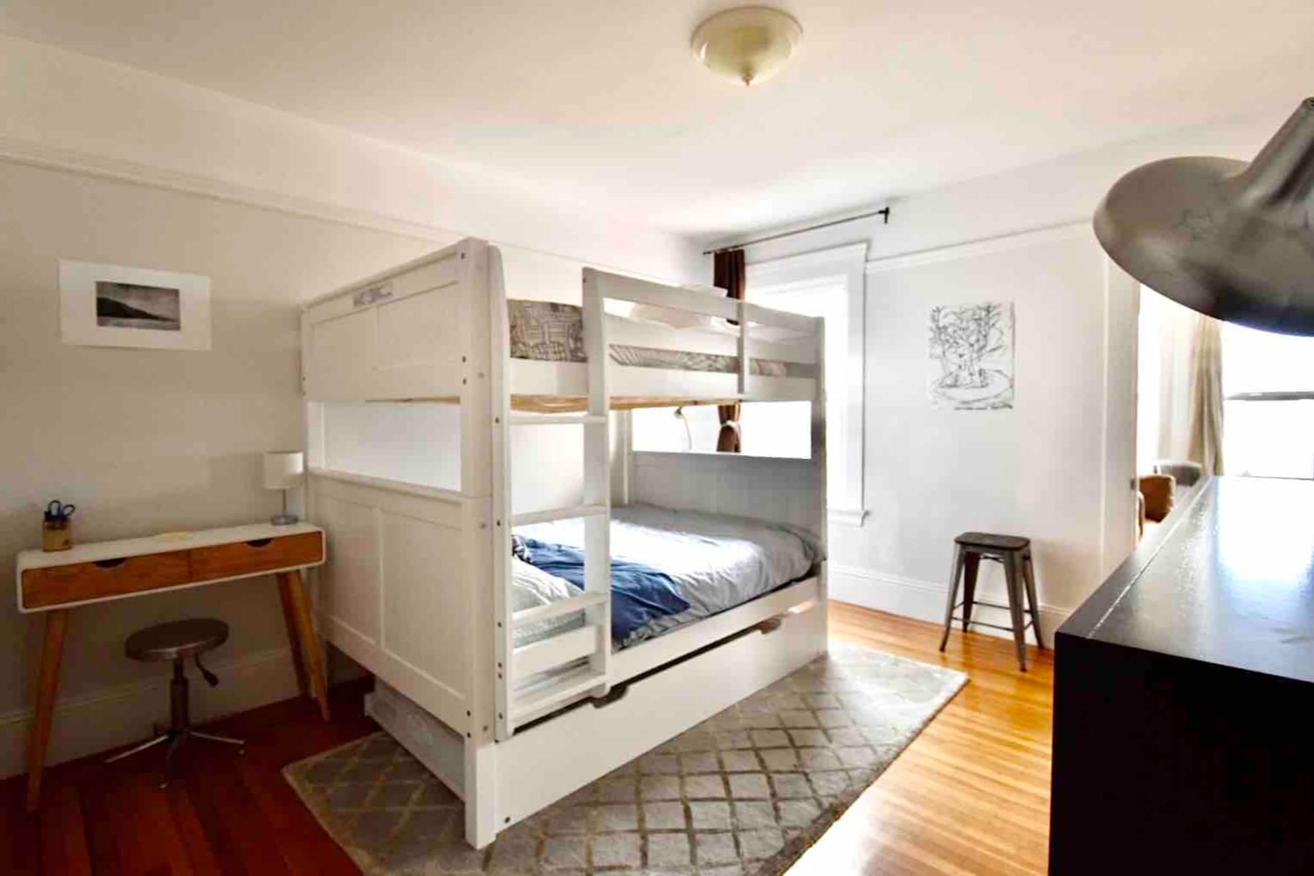 Home in San Francisco · ★4.77 · 4 bedrooms · 8 beds · 2.5 baths - Image 29