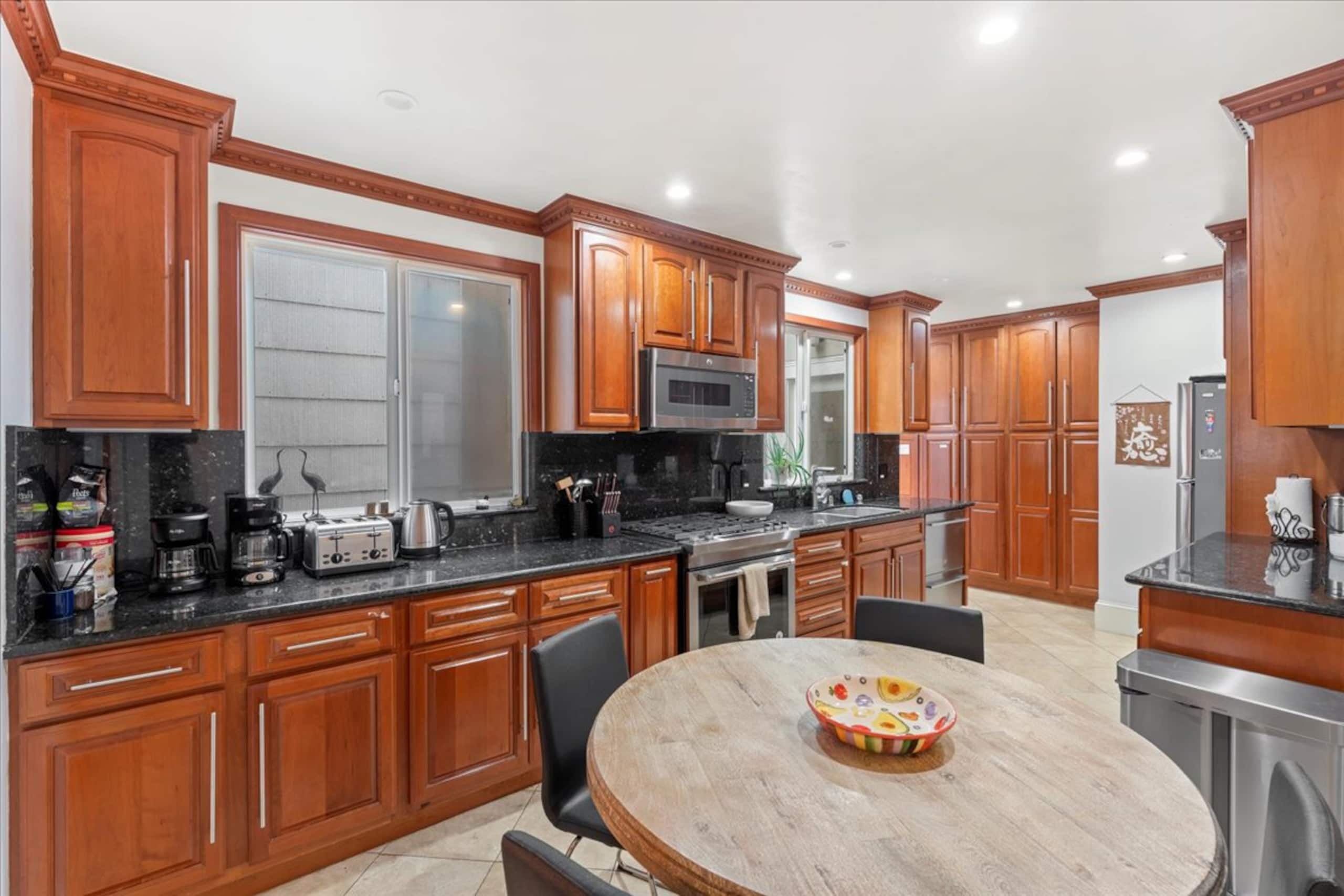Home in San Francisco · ★4.77 · 4 bedrooms · 8 beds · 2.5 baths - Image 73