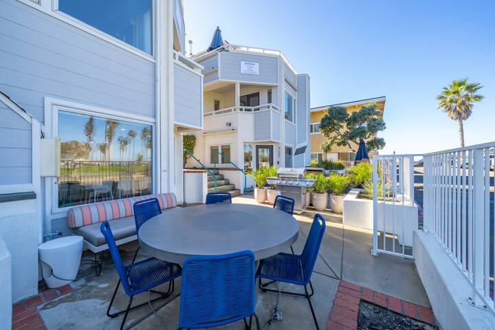 Ocean Views Steps to Beach Parking – Sleeps 8 gallery image 5