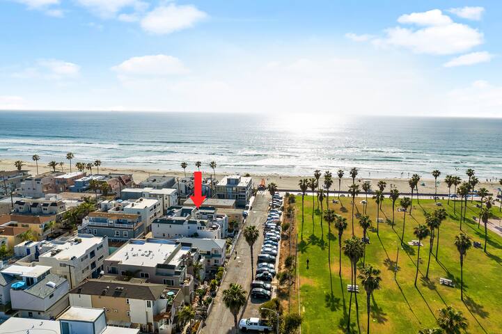 Ocean Views Steps to Beach Parking – Sleeps 8 gallery image 2