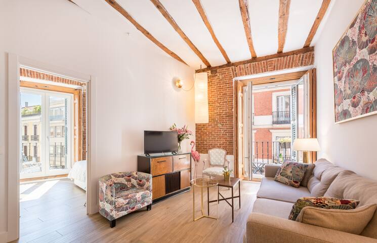 Stunning PRADO SANTA ANA Cozy Sunny 2bd/2ba LIFT gallery image 3