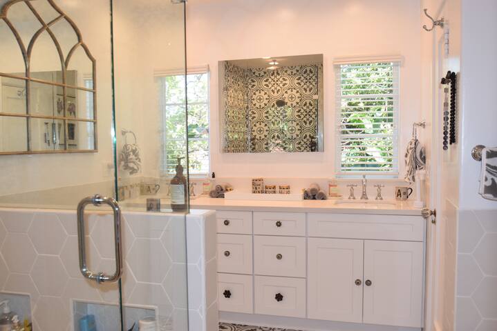 Beverly Hills Celebrity Home 1 gallery image 5