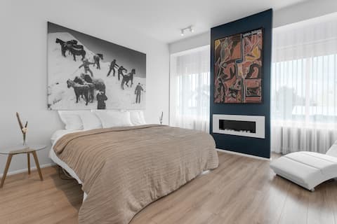 Beautiful Downtown 3BDR Loft With Parking
