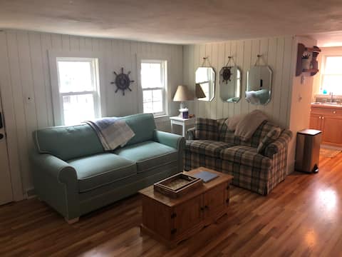 Top Airbnb: Walk to the Beach! A mile to downtown Harwich Port in Northwest Harwich