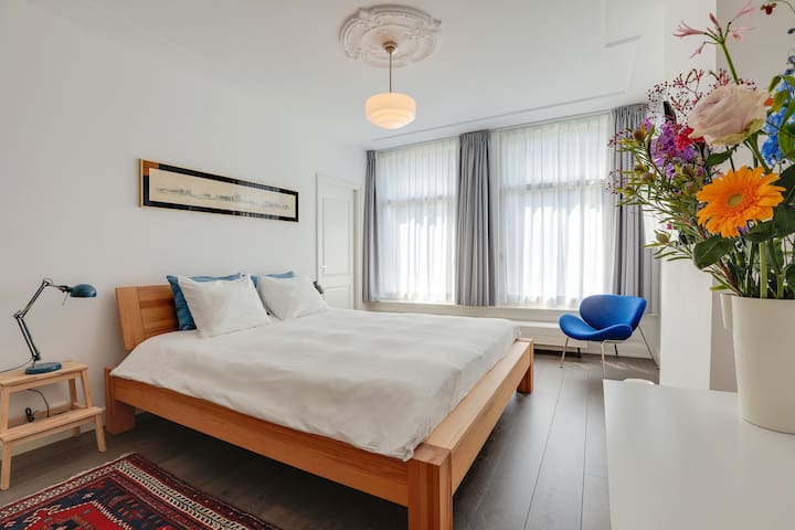 Two clean comfy private studio’s in De Pijp