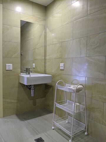 E. Stylish 2BRM Wheelchair AccessApt in Aparthotel gallery image 3