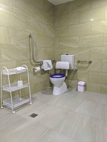 E. Stylish 2BRM Wheelchair AccessApt in Aparthotel gallery image 4