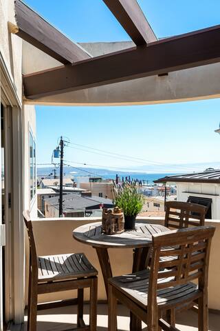 Luxury MB Beach Life! Views 1.5 Blocks from Beach gallery image 2