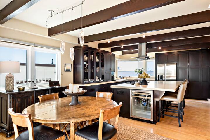 Luxury MB Beach Life! Views 1.5 Blocks from Beach gallery image 5