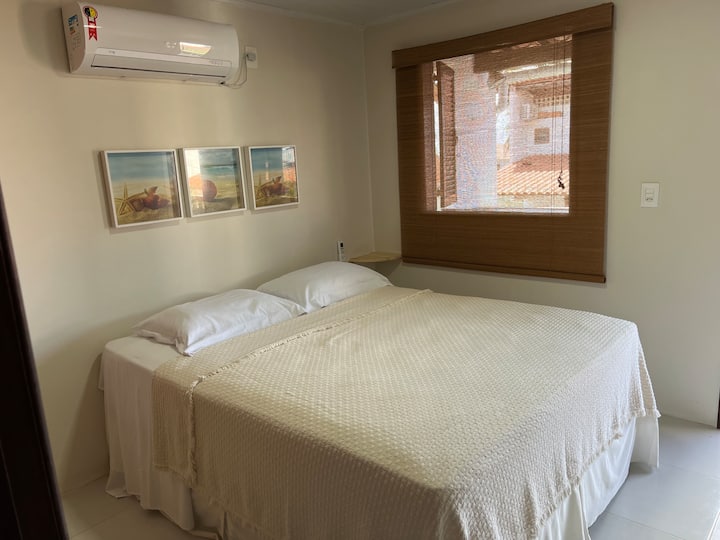 الجناح 2: سرير مزدوج بحجم كوين - يقع في الطابق الأول 