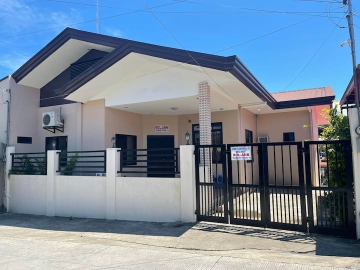 4 RolAnn Ann Rentals w/basement KTV in bangkal Bungalows for Rent