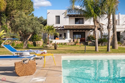 Villa with Pool 300 Mt. from the sea in Terrasini