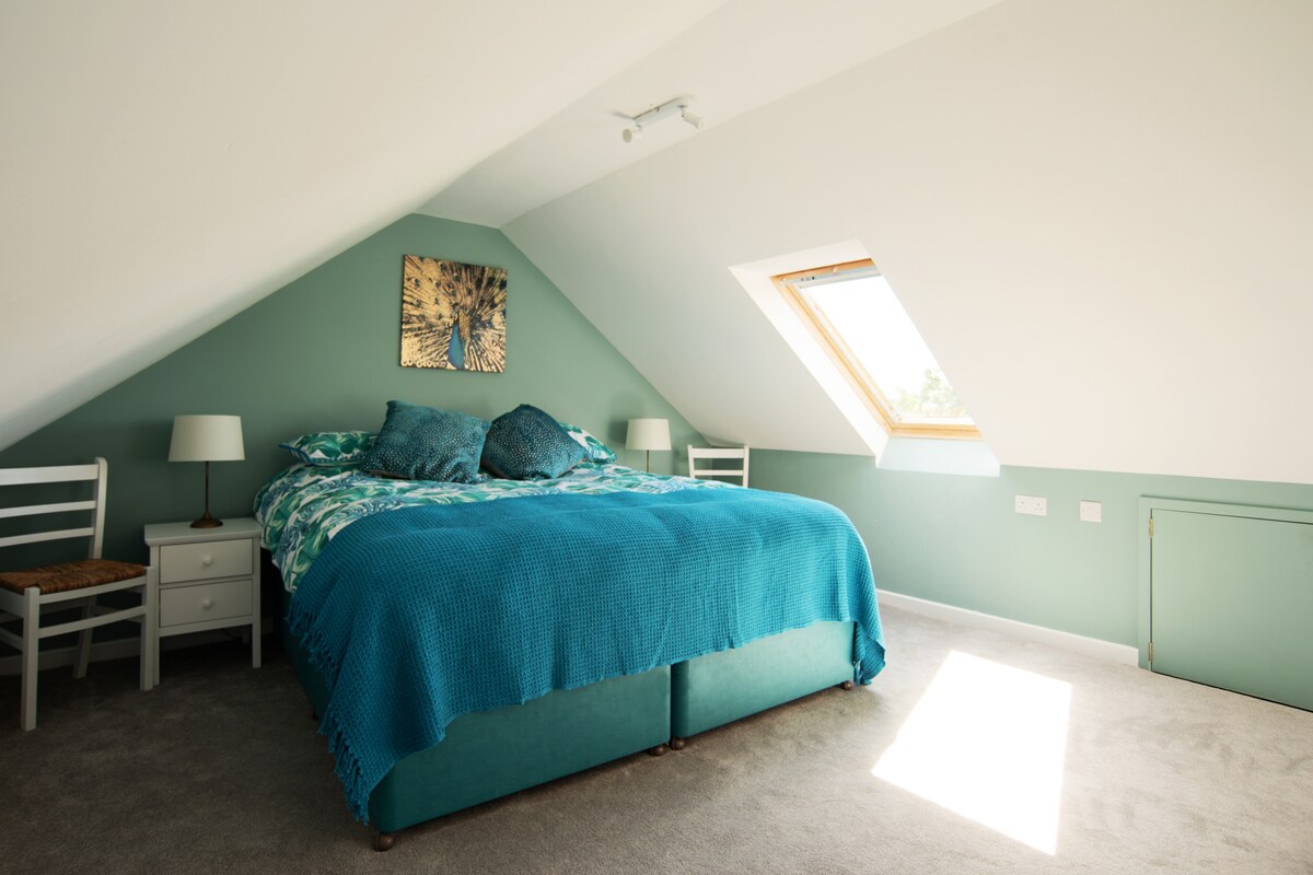 מיטה מעולה, או שתי מיטות יחיד הגונות