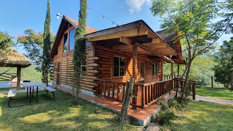 Cabin w/ great views to Sierra Madre and pool