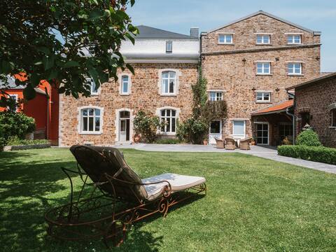 Wonderful country home with pool and hot tub