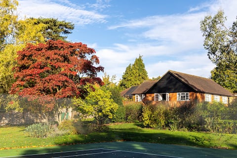 Gather&Unwind: Gardens, Woodland & Tennis Cottages