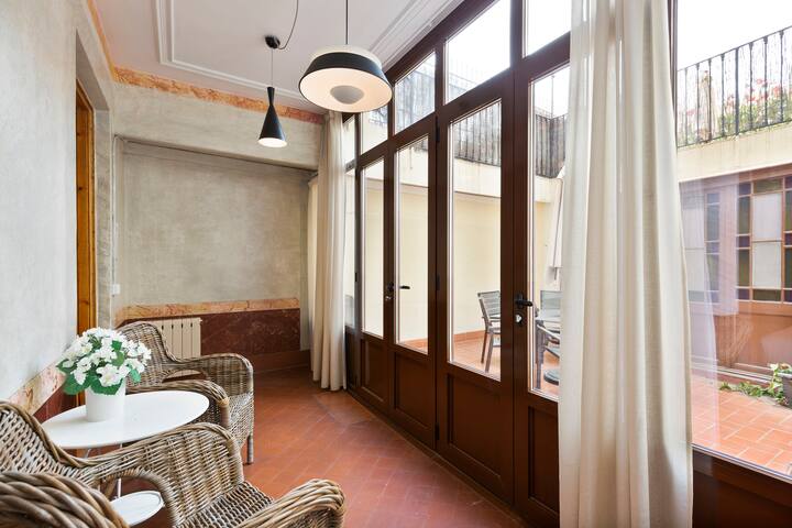 Apt. w/ PATIO, 3 Bedrs, 2 Bathrs & AC (7 adults) gallery image 5