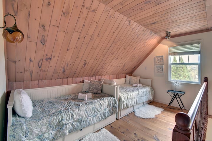 "Hii ilikuwa mahali pazuri pa kupumzika. Utulivu sana na amani. Tulifurahia kwamba tungeweza kutembea kwenye njia ya gofu. Eneo lilikuwa safi na lenye vifaa vya kutosha. Kuingia kwa urahisi."