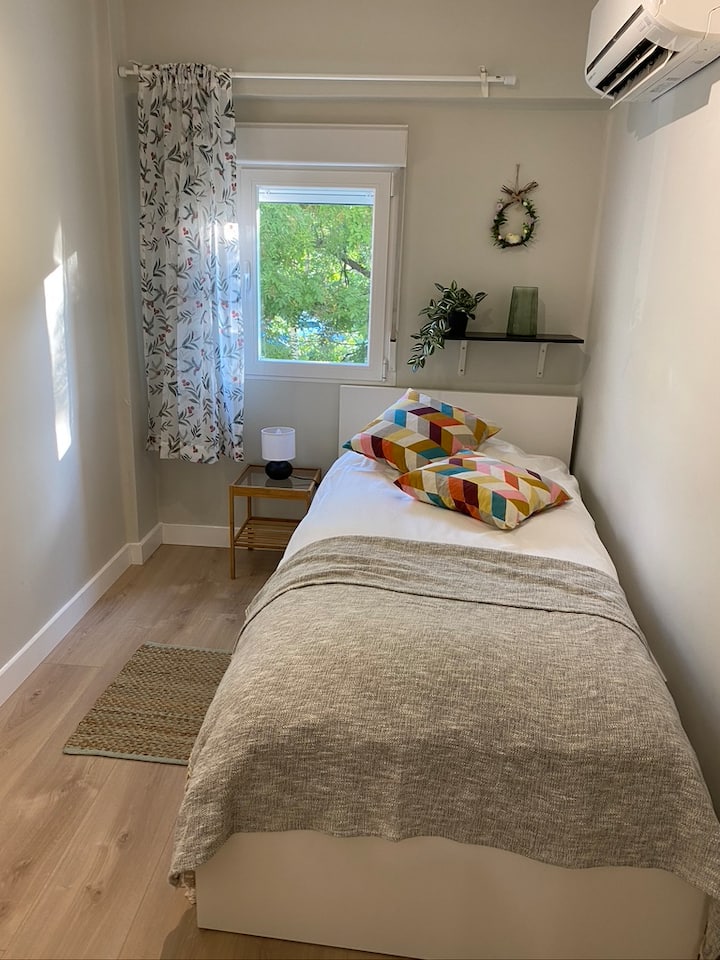 Საძინებელი(1) ერთადგილიანი საწოლით