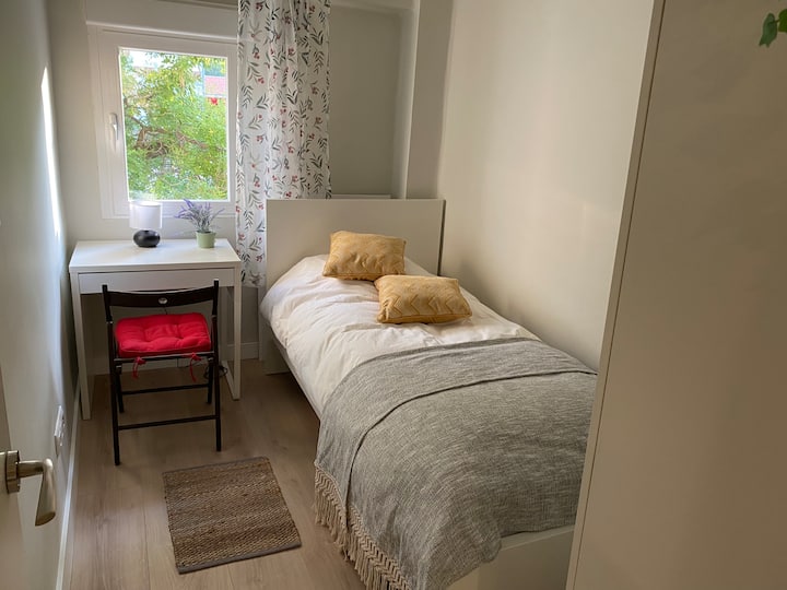 Საძინებელი(2) ერთადგილიანი საწოლით