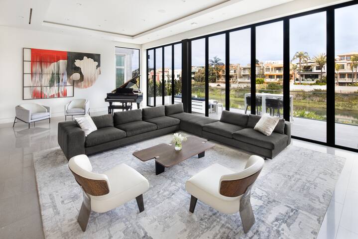 Luxury 6,000sf Home on Venice Canal gallery image 5