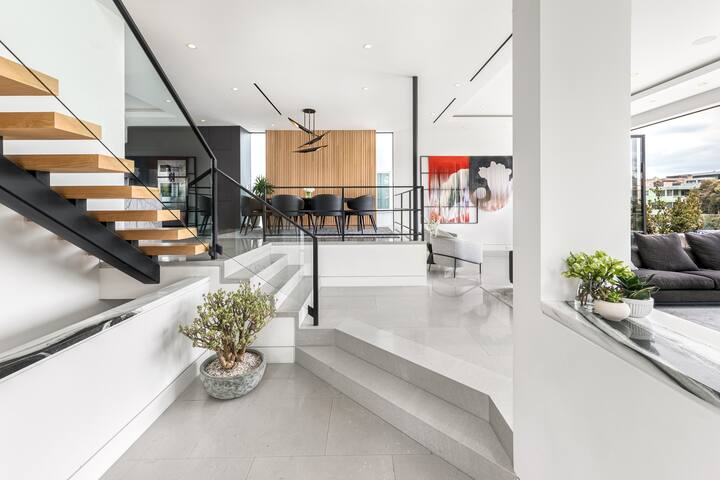 Luxury 6,000sf Home on Venice Canal gallery image 2