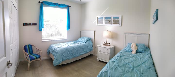 Საძინებელი ორი ორადგილიანი საწოლით / საძინებლით ორი ერთადგილიანი საწოლით