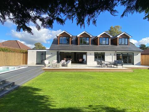 Luxury 5 Bedroom House - Games Room & Hot Tub/Pool
