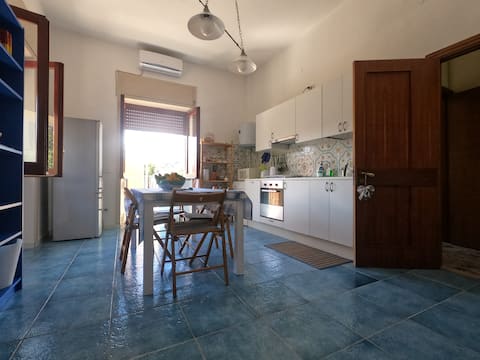 Top performing Airbnb: Apartment towards the Castle in Agropoli
