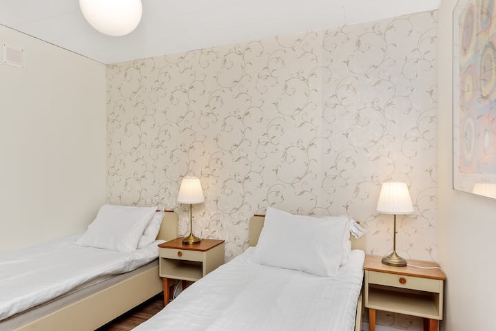 Истата спална соба со единечни кревети