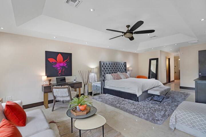 144′ New River Dock, Sailfish Pool/Spa, DT Luxury! gallery image 5